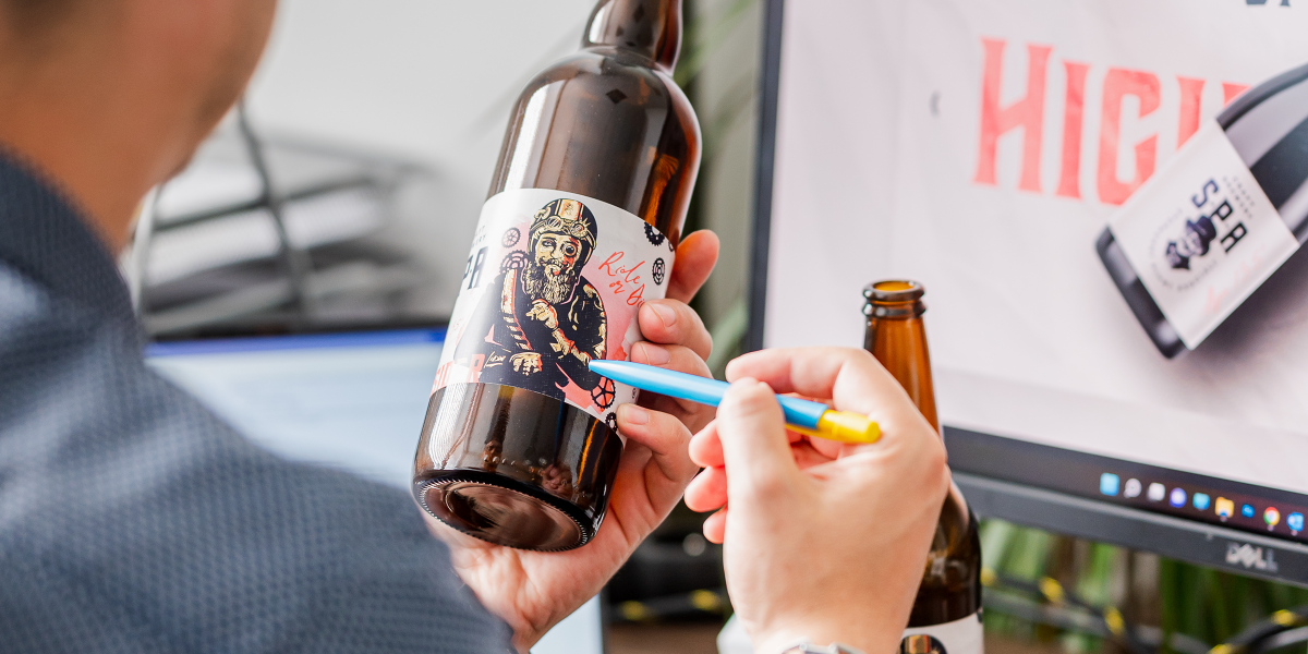Průběh návrhu vlastních pivních etiket probíhal v kooperaci s klientem - Minipivovar S.P.A.
